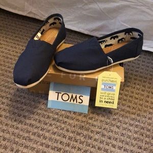 New (with tag and box) Toms!